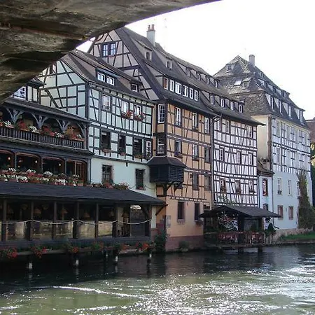 Bateau Eos Botel *
